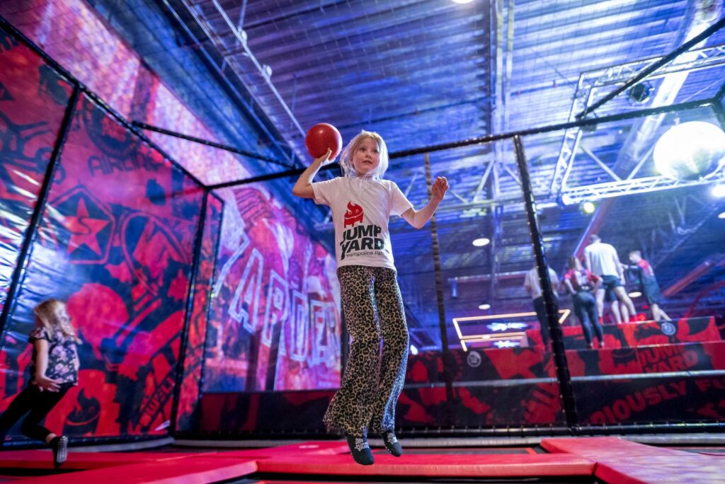 dodgeball på trampoliner